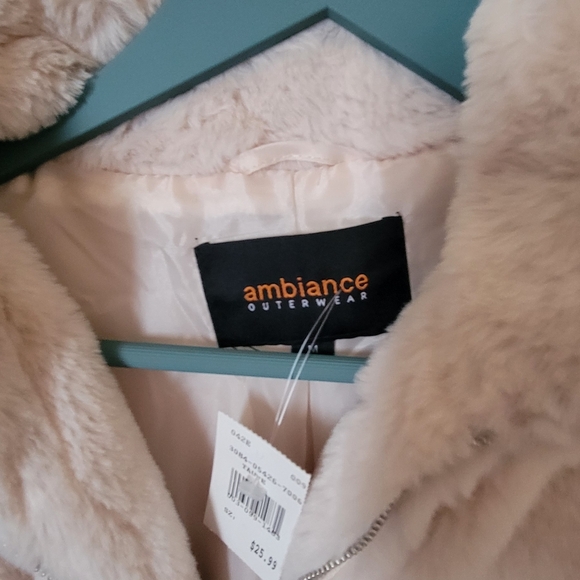 NWT Ambiance Cream Faux Fur Jacket - Picture 2 of 5
